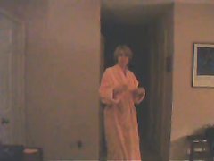 Домашняя мастурбация киски зрелой британки снята на видео скрытой камерой