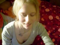 Волшебный минет в любительском видео от первого лица сделан молодой блондинкой