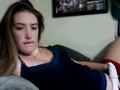 Молодая студентка из Вены хочет секса и дрочит киску, чтобы кончить по вебкамере